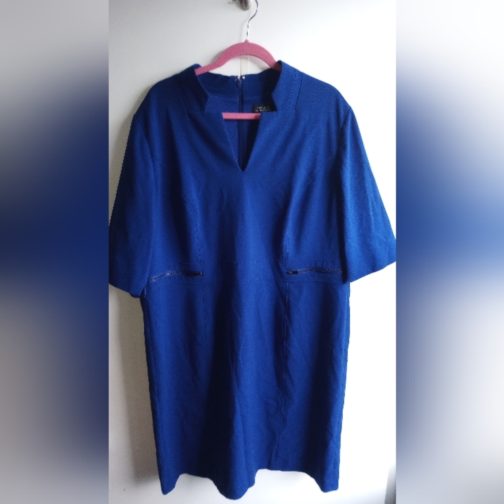 Classy, Chic Tahari Arthur S Levine Sheath Dress in Beautiful Royal Blue